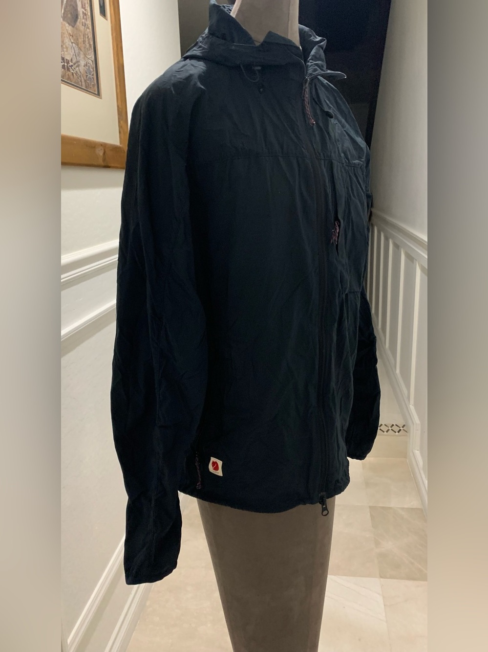 FJÄLLRÄVEN HIGH COAST 
Men's Hooded Windbreaker Jacket Size S